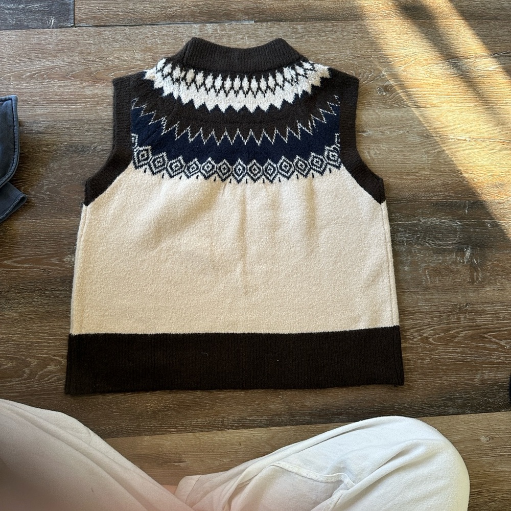 Geometric Patterned Sleeveless Sweater Vest